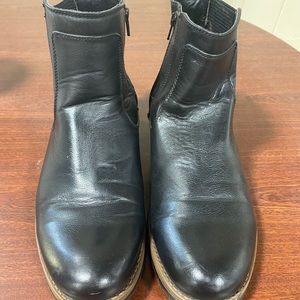 Marc Anthony black boots
